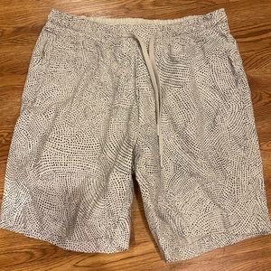 Men’s lulu lemon shorts size M